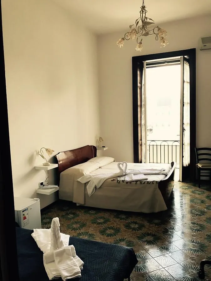 לינה וארוחת בוקר נאפולי Parthenope'S Home